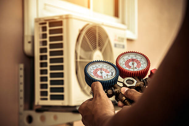 Professional Hvac technician working in Bridgeport, MI